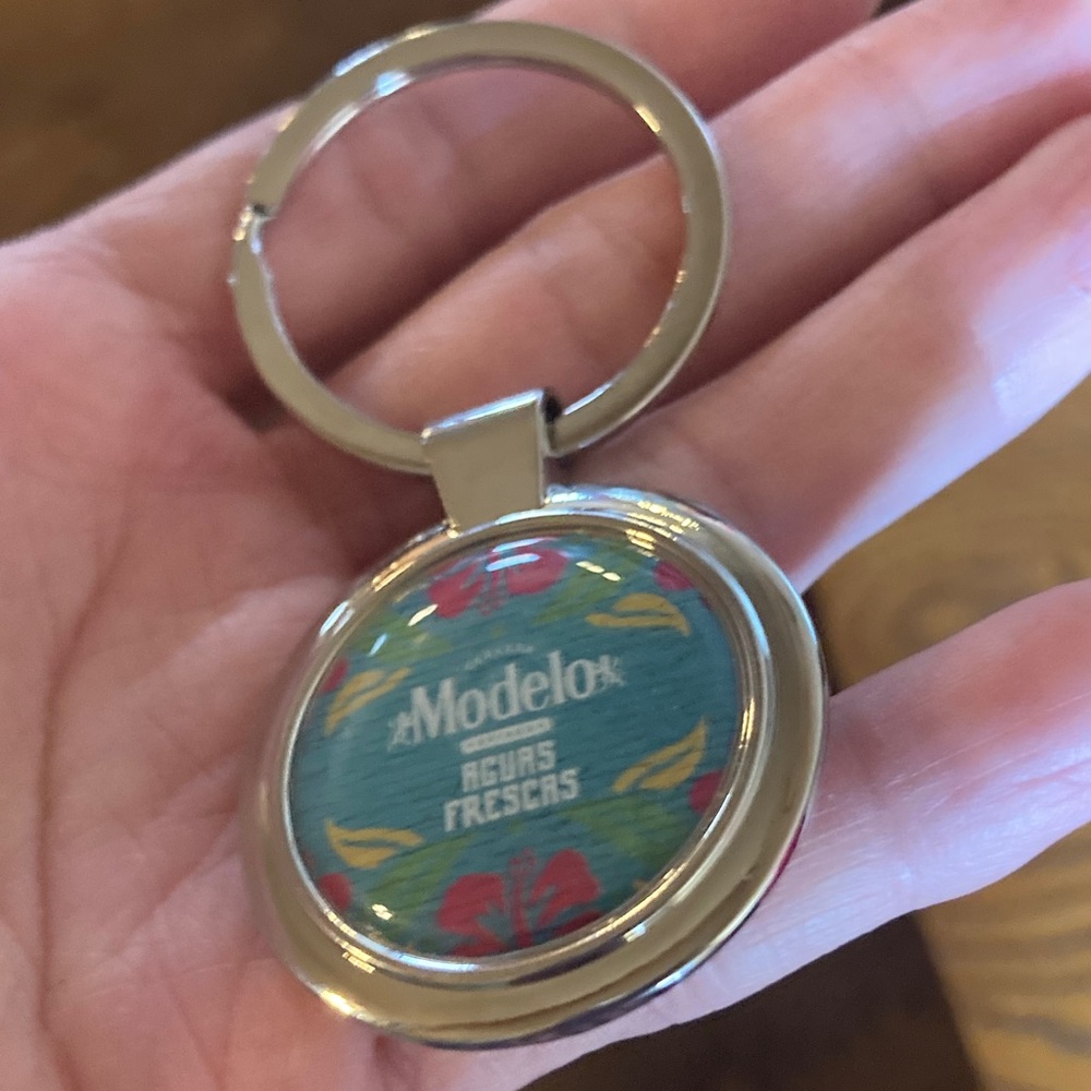 10/$13 NIP Modelos Aqua Fresca double side  keychain - silver/green/red